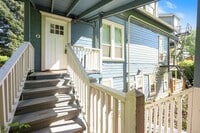 Building Photo - Victorian-style apartment available in the serene SW Hills