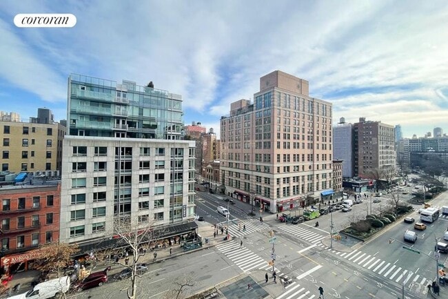 Building Photo - 2841 Broadway