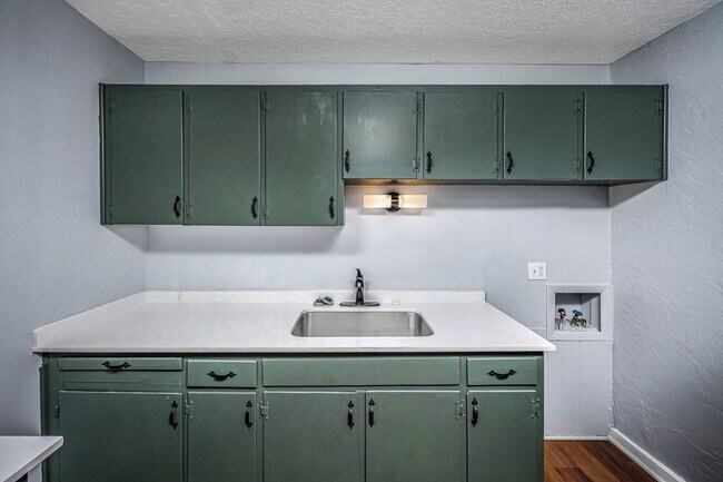 Building Photo - 709 SW 45th St