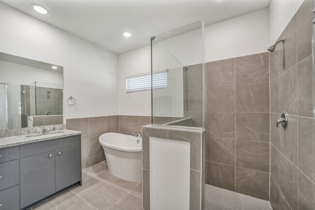 Building Photo - 11955 Pondwood Dr