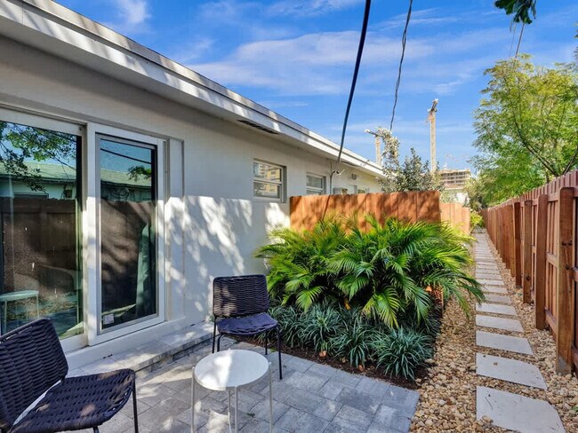 Building Photo - 3208 NE 9th St