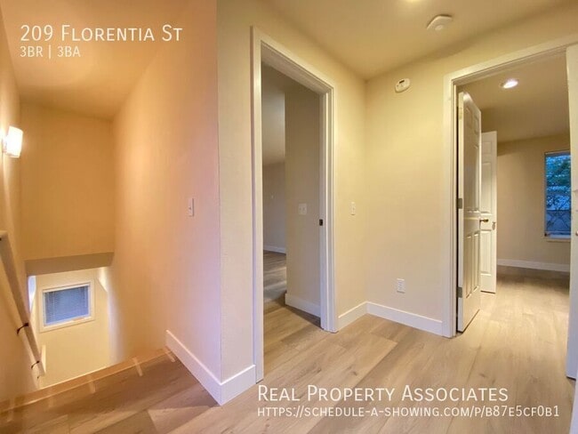 Building Photo - 209 Florentia St
