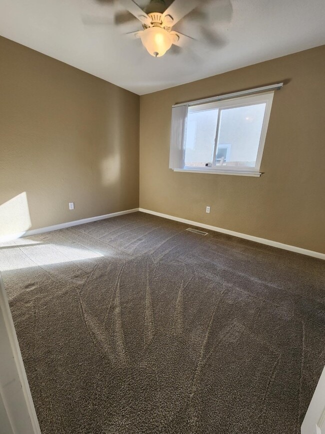 Building Photo - 735 Wedgewood Dr