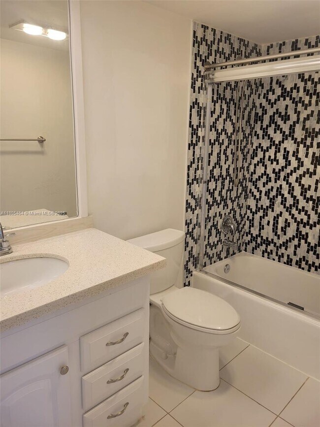 Building Photo - 3100 N Palm Aire Dr