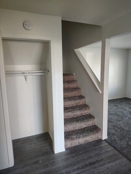 Building Photo - 2616 19th Ave W