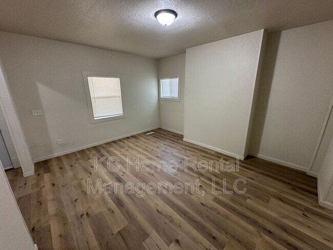 Building Photo - 3203 E 26th Terrace