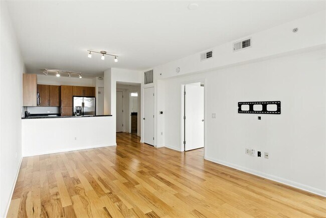 Building Photo - 54 Rainey St