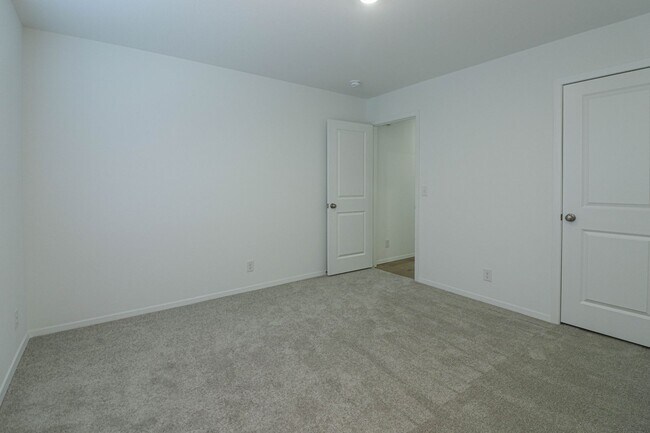 Building Photo - 3122 S 15th Pl