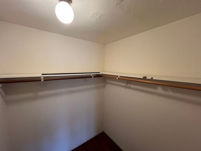 Building Photo - 408 N Center Ct
