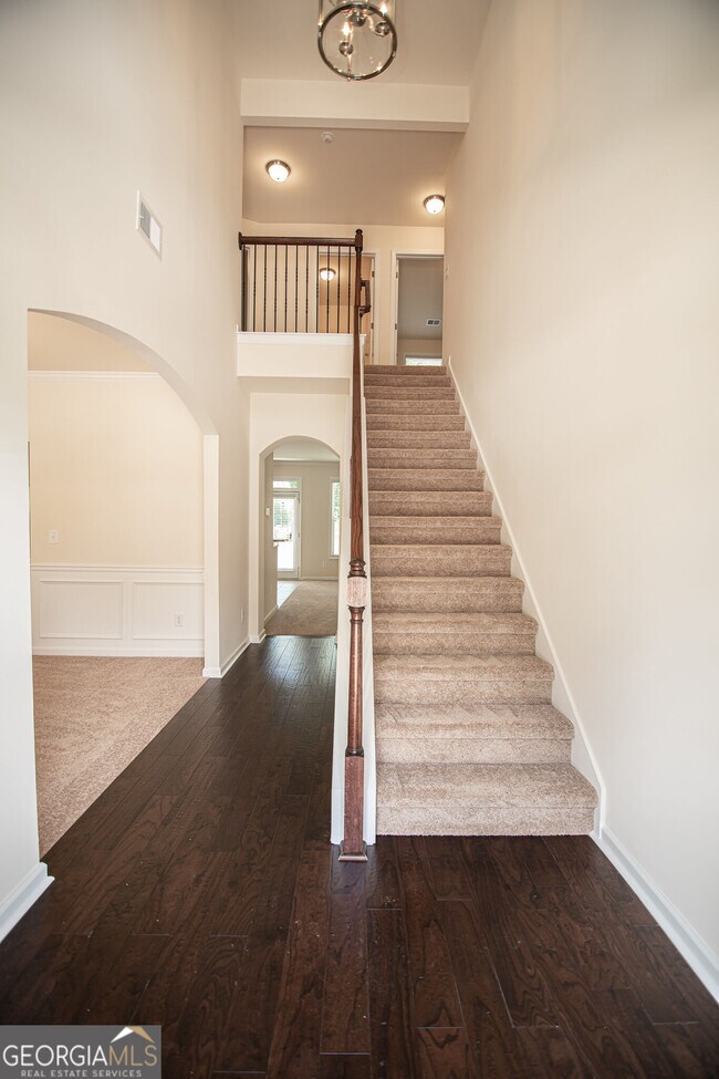Building Photo - 5863 Krim Dr