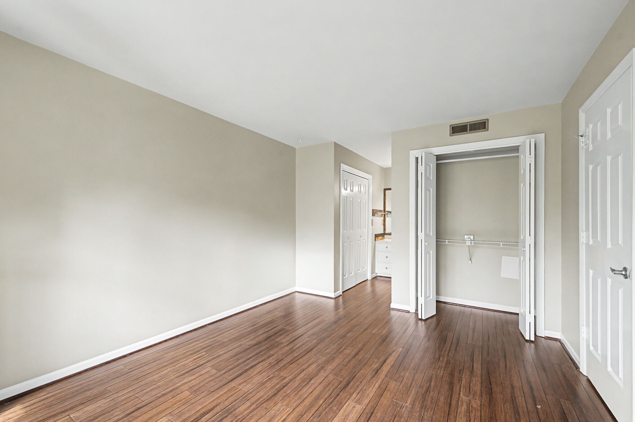 Building Photo - 265 Hillsboro Pl