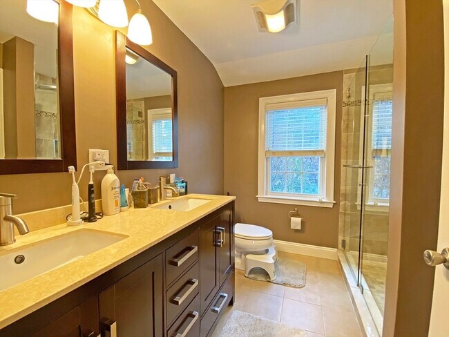 Building Photo - 375 Lowell Ave