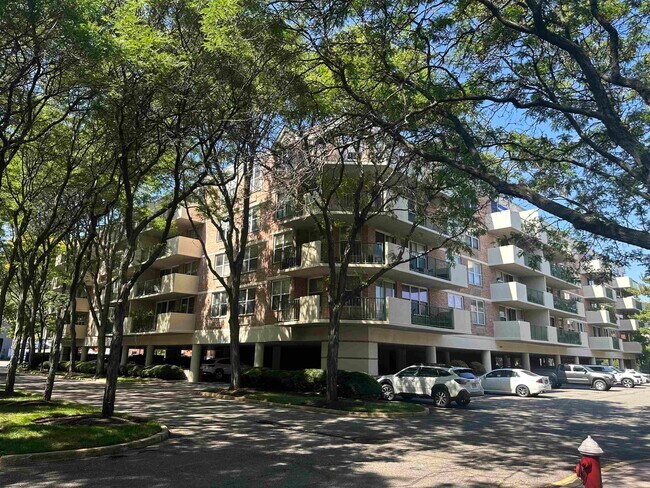 Building Photo - 200 Grand Cove Way
