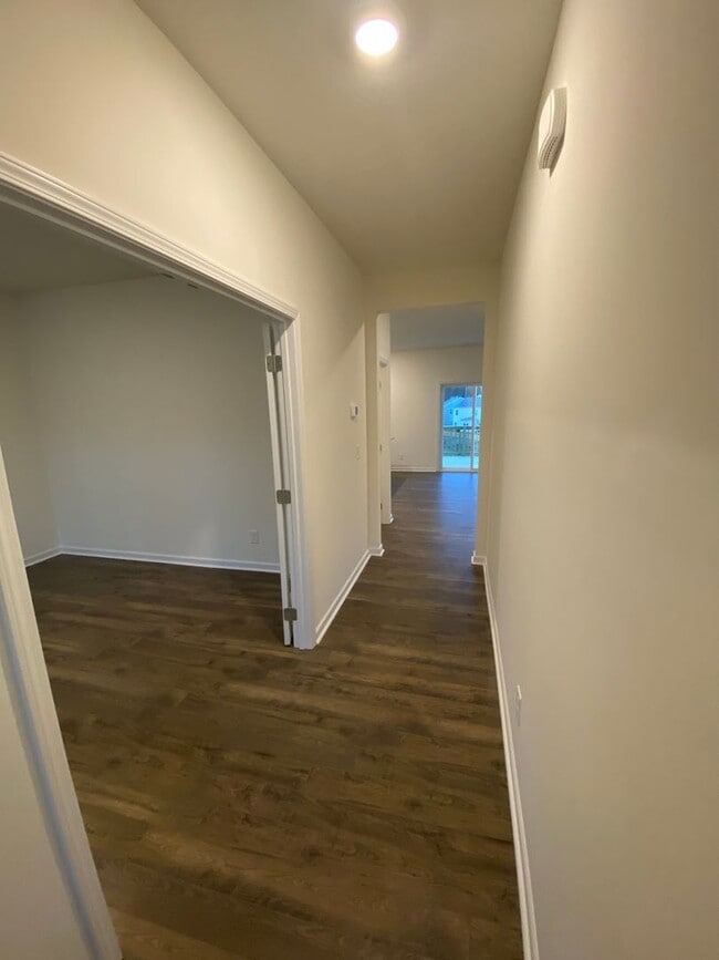 Building Photo - Gorgeous South Knoxville house!!!!!