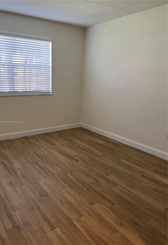 Building Photo - 140 SW 117th Ave