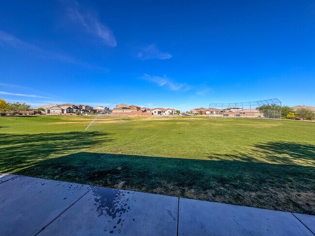 Building Photo - 4 Bedroom with new carpet and new interior paint in Saguaro Trails!