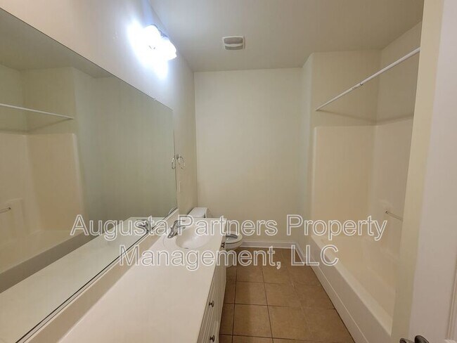 Building Photo - 420 Bowen Falls