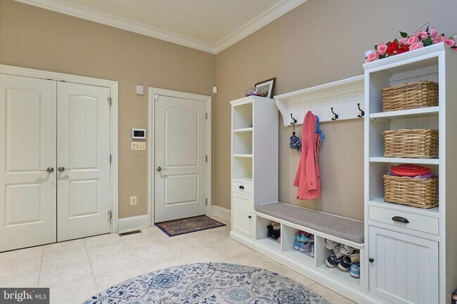 Building Photo - 7841 Montvale Way