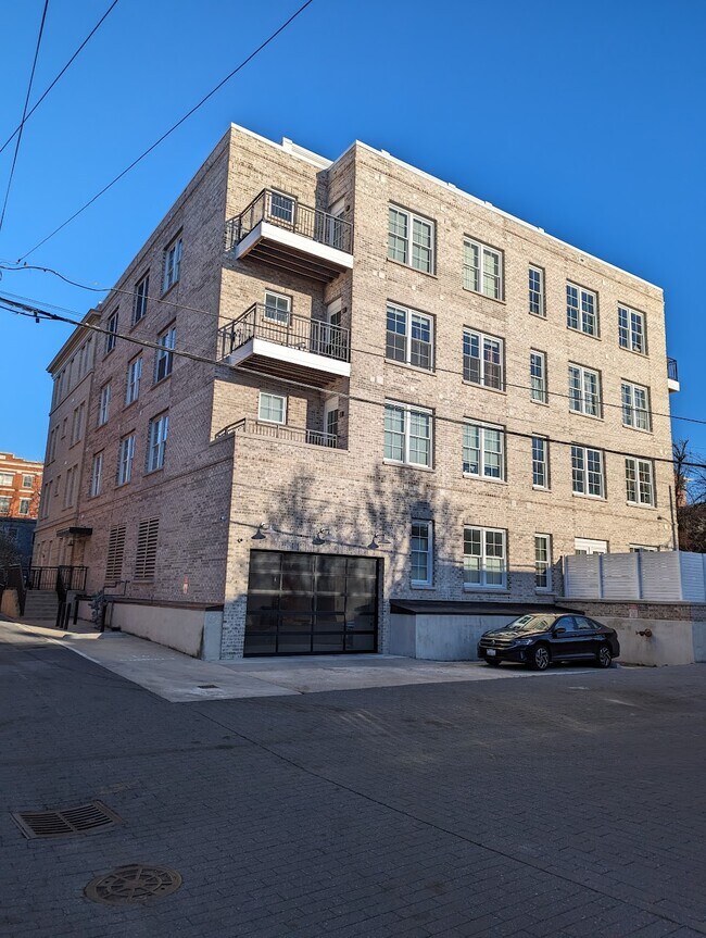 Building Photo - 300 8th St NE