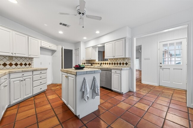 Building Photo - 5643 Piping Rock Ln