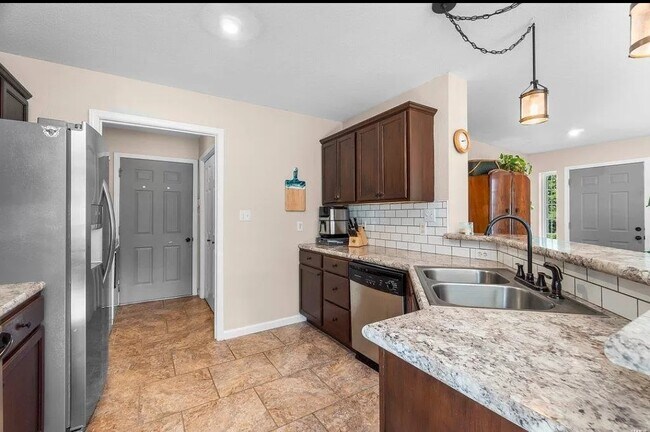 Building Photo - 1405 Prospect Dr