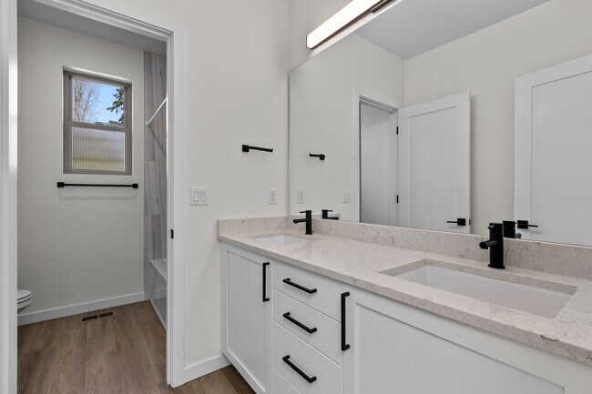 Building Photo - 4bd/2.75ba Seattle Home