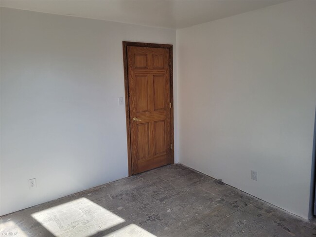 Building Photo - 3 br, 1.5 bath House - 332 North French St...