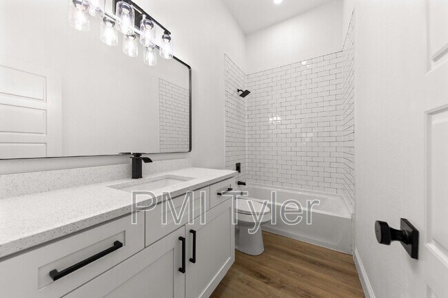 Building Photo - 1259 Bonham St