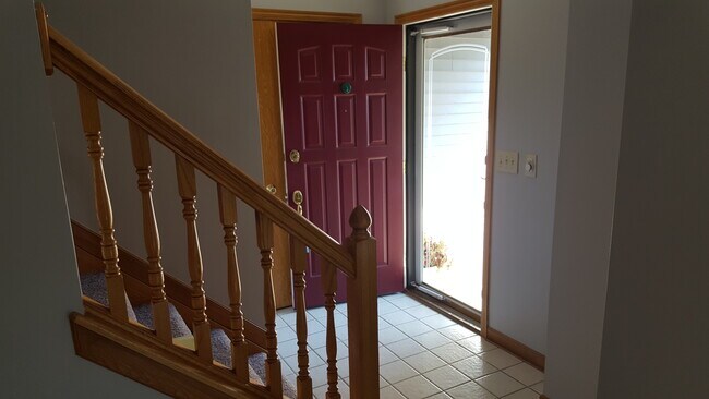 Building Photo - 6946 Seafield Ct