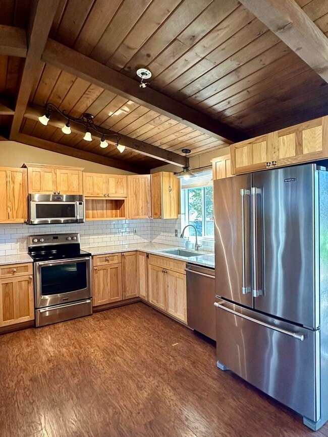 Building Photo - 3 Bed | 2 Bath | 1.17 Acres | Single-Level Home | Mountain Views