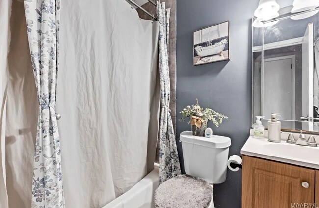 Building Photo - 1152 Woodbridge Dr