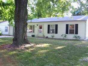 Building Photo - 3 Bedroom close to Cenntenial HS