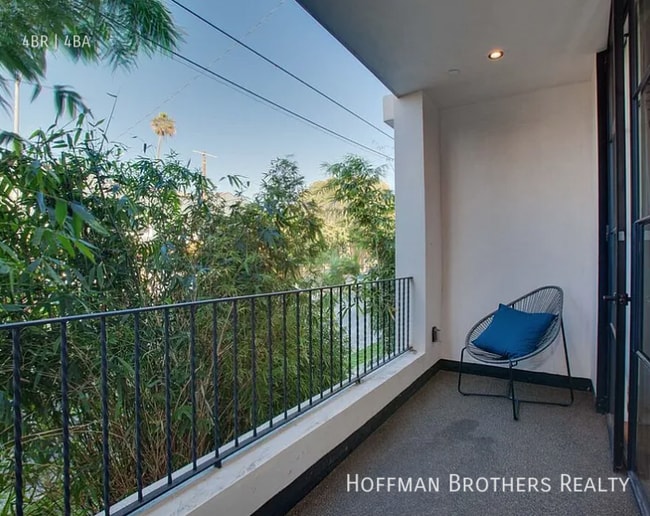 Building Photo - 1254 N Las Palmas Ave