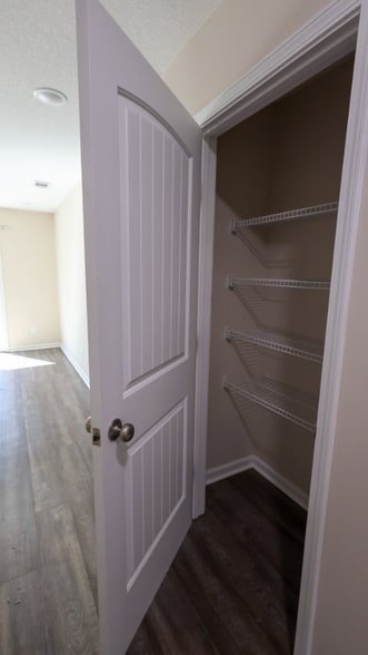 Building Photo - 123 Villa Rd