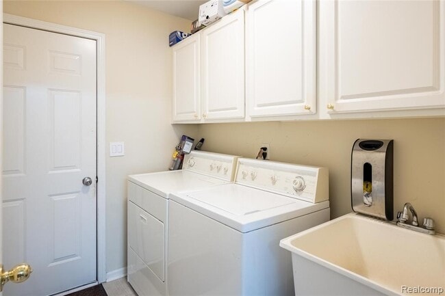 Building Photo - 41063 Millbrook Dr