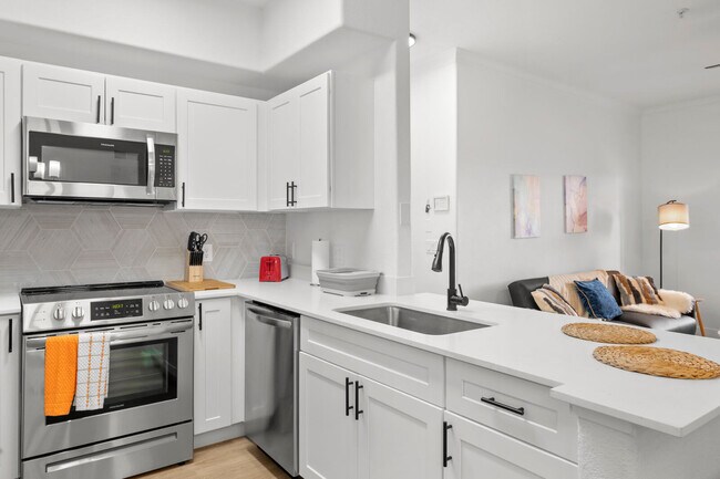 Building Photo - 875 W Pecos Rd