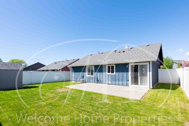 Building Photo - Newer 2 bed/2bath Home in Quiet Neighborhood