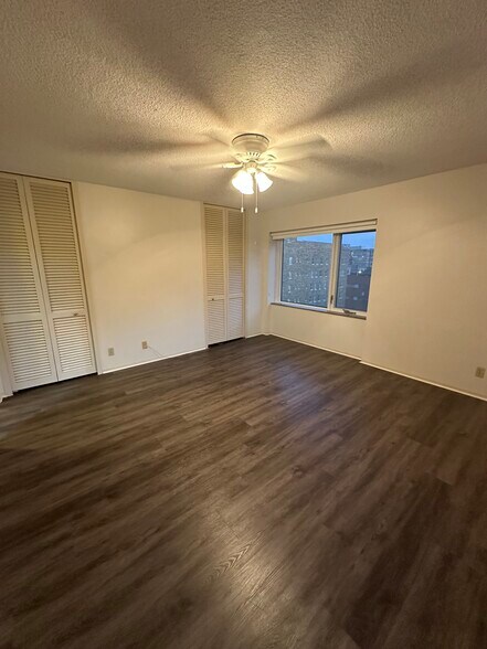 Building Photo - 4545 Wornall Rd