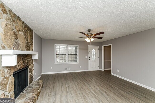 Building Photo - 941 Hickory View Ct NW