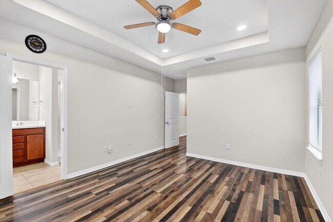 Building Photo - 2833 Troubadour St