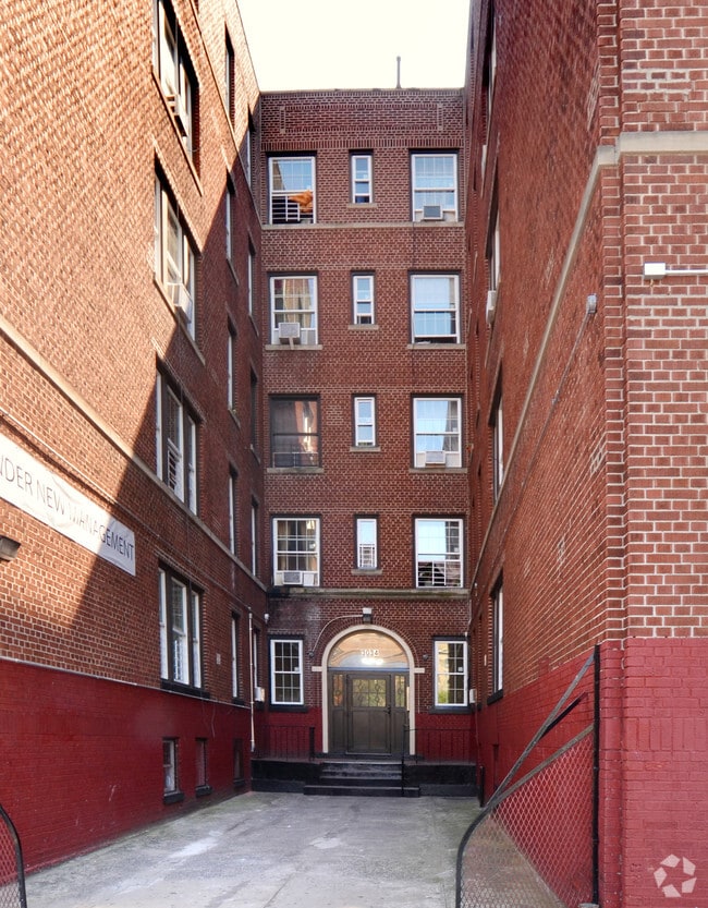 Grand Concourse - 3034 Grand Concourse