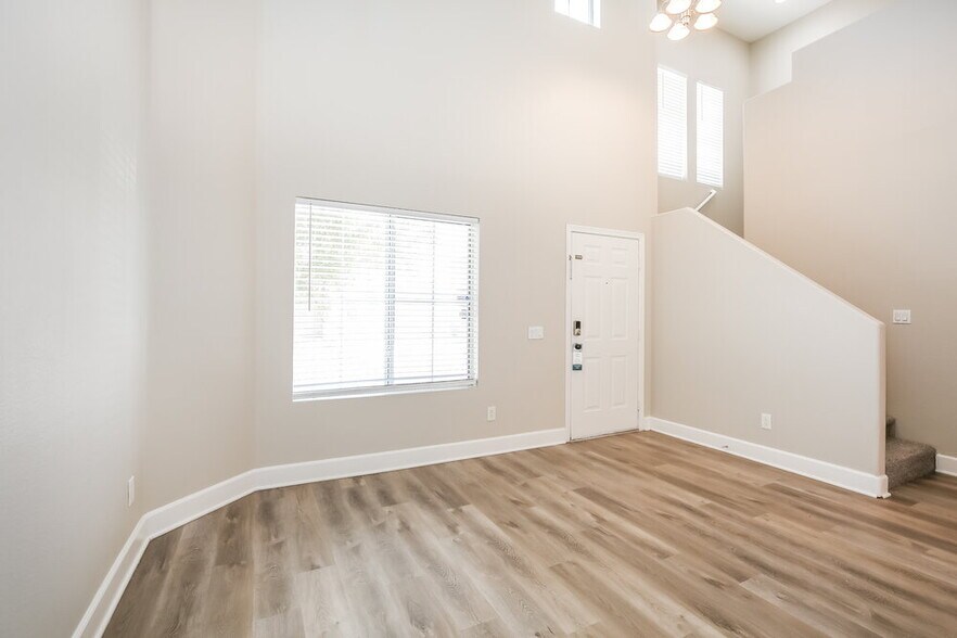 Building Photo - 5309 Las Cruces Heights St