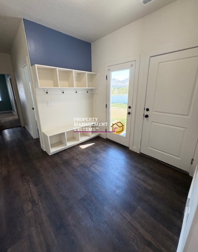 Building Photo - 4 Bedroom Eagle Mountain Home