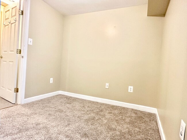Building Photo - 2 Bed 1 Bath Adams Morgan
