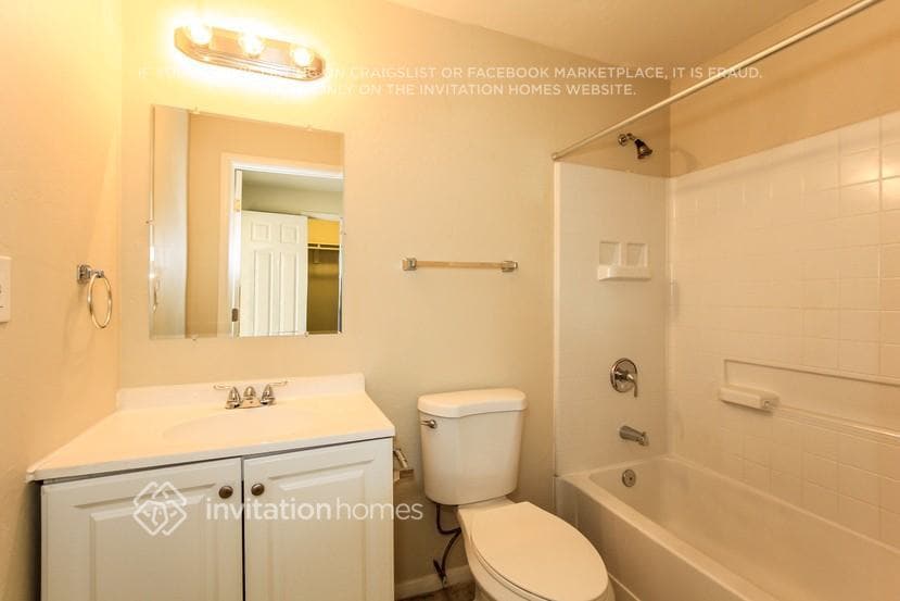 Building Photo - 3507 E Blanche Dr