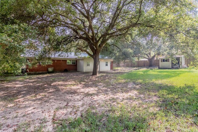 Building Photo - 604 Hayman St