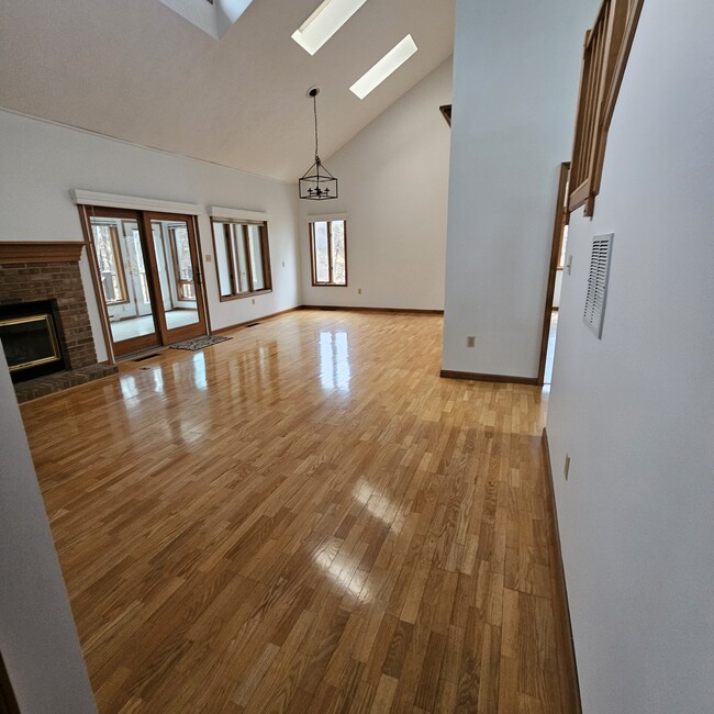 Great room dining room - 77 Village Dr