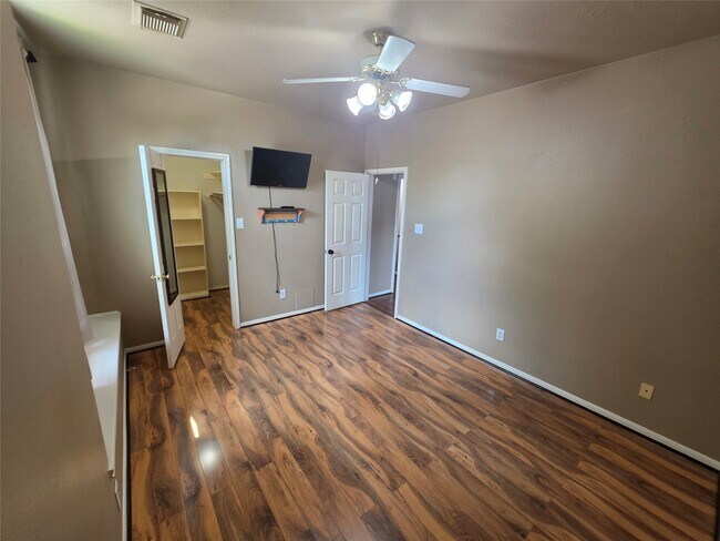 Building Photo - 1138 Sussex Trail