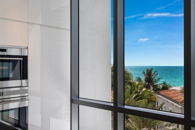 Building Photo - 5959 Collins Ave