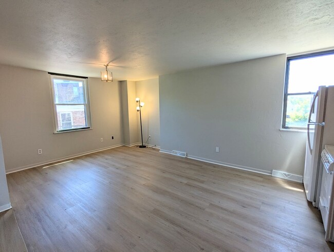 Building Photo - har3227